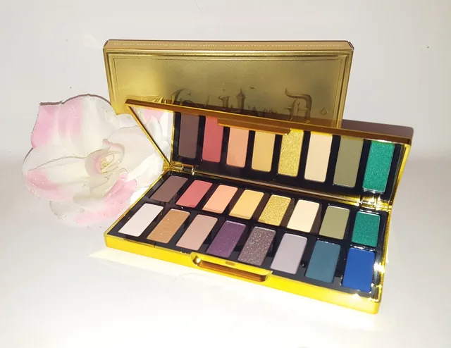 Divine Eyeshadow Palette (Limited Edition)