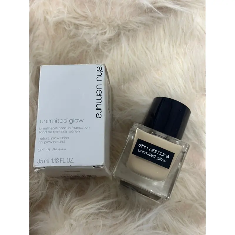 Unlimited Glow Breathable care-in-foundation SPF 18 PA+++