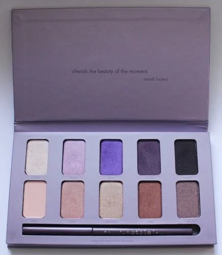 In The Moment Eye Shadow Palette