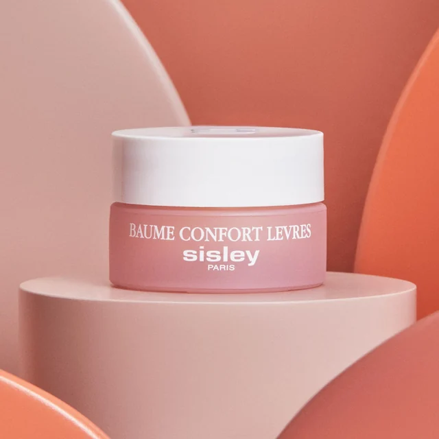 Nutritive lip blam