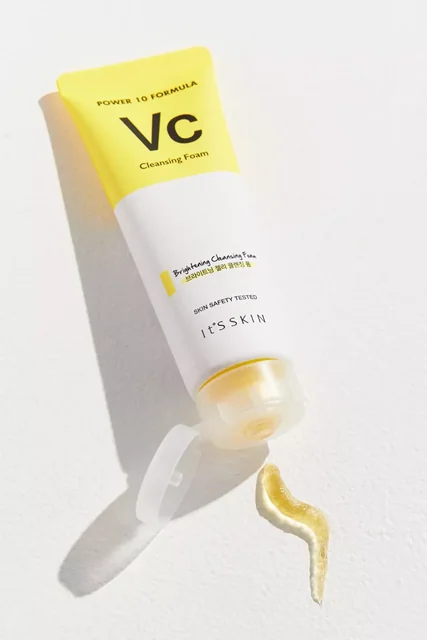 M.D. Formula Moist Up Cleansing Foam For Man