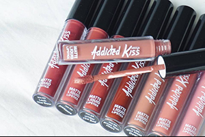 AREEYA Addicted Kiss Liquid Matte Lipstick มี 12 เฉดสี 